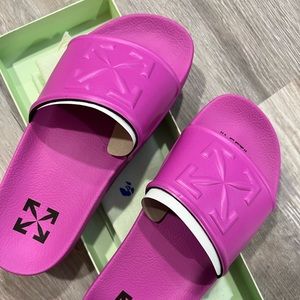 Off-White Arrow Pool Slider - Fuchsia Pink